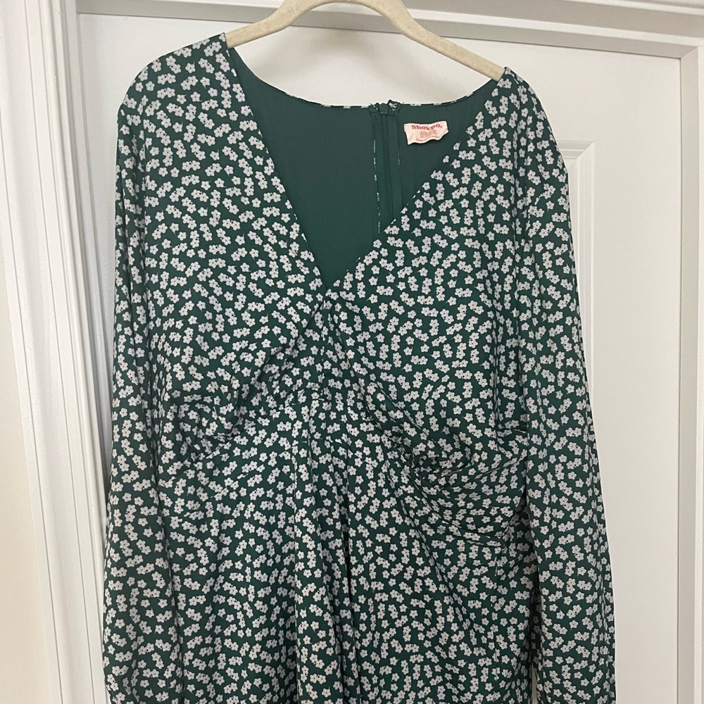 Green short long sleeve flower dress